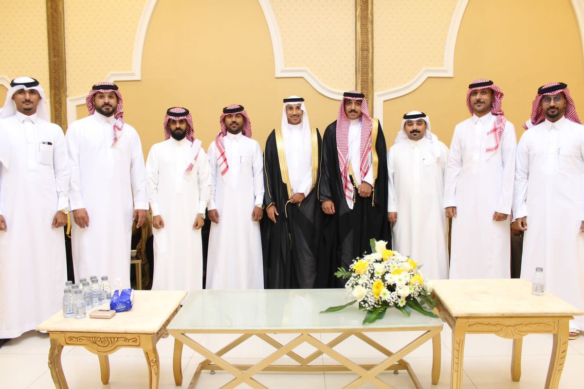 __ALHUMAID__'s tweet photo. نبارك لابن العم / محمد بن حمد بن محمد بن عبدالله    
بمناسبة زواجه ، على كريمة ابن العم / خالد بن محمد بن مبارك 
كما نبارك للعم حمد زواج ابنه , ولأبن العم خالد زواج ابنته سائلين الله عز وجل أن يبارك لهما و��ن يبارك عليهما وأن يجمع بينهما في خير … https://t.co/lzpkxWUfa0