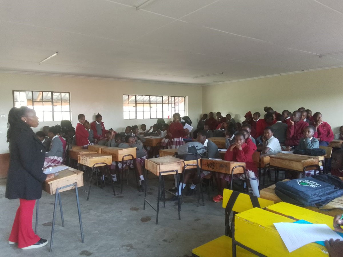 CrimeSiPoaKenya's tweet photo. We continue our sessions on Reproductive health in Rongai at Nkori Mixed Secondary to help students make informed decisions. Parents are you really talking to your children about reproductive health?
#CSPonthemove
@MOH_Kenya
@awdf01
@unicnairobi
@SaveChildren_KE https://t.co/q5KuSccTjD