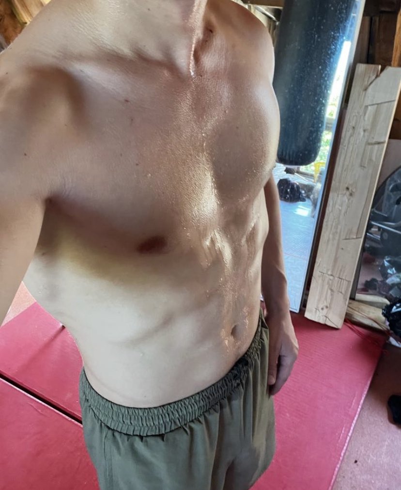 MASTER_Roz18's tweet photo. Hot today https://t.co/DRgdh4iD6c