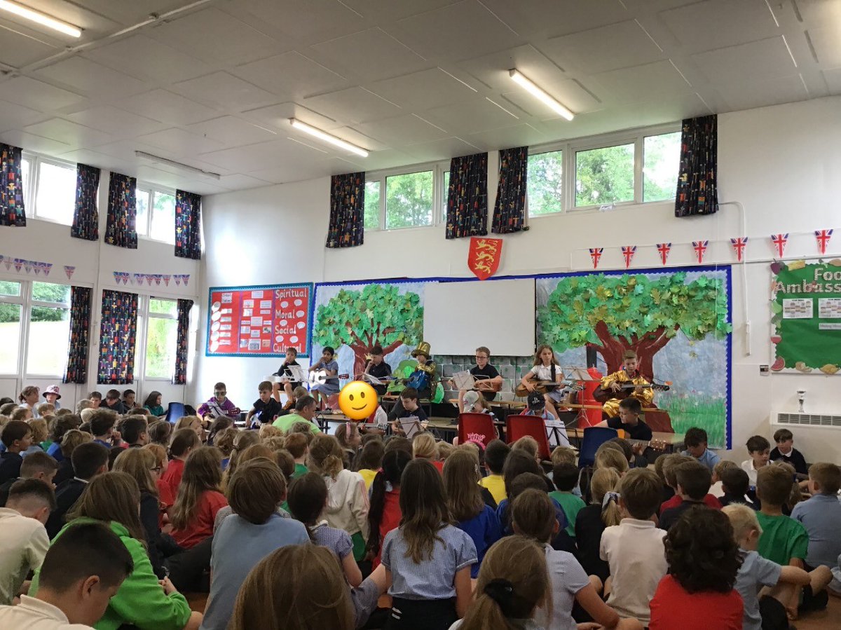 🎸 What a great assembly, showcasing all the children's new musical skills they have learnt with Paul, during their guitar lessons 🎸