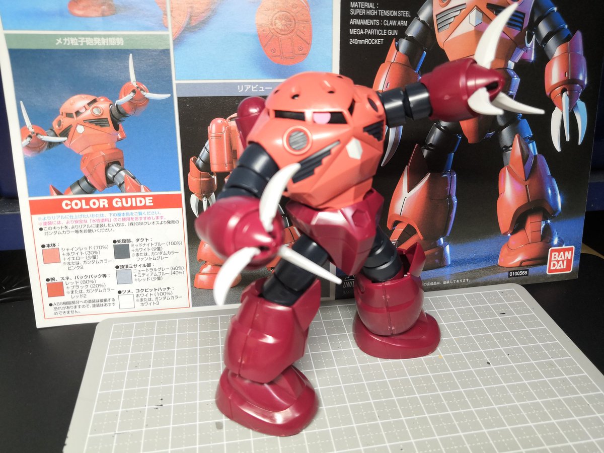maoreo119's tweet photo. GMの次のアレを作った。
爪も可動してスゴイね、旧キットの爪は開いた状態か閉じた状態の選択式じゃなかったかな。
閉じた状態にして、結局ジムにはやられて頂きますが。
40年経っても考えは一緒だった。
けどシャアズゴはアメリカザリガニに見える。
＃ガンプラ
＃ズゴック
＃ジム https://t.co/dcw46tgdIH