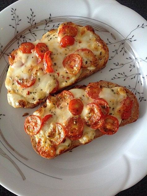 yummy_bite_'s tweet photo. Pour tomatoes with cheese ready here to eat
#eatinglunch #Foodies https://t.co/Bdx7Ypj0Z3