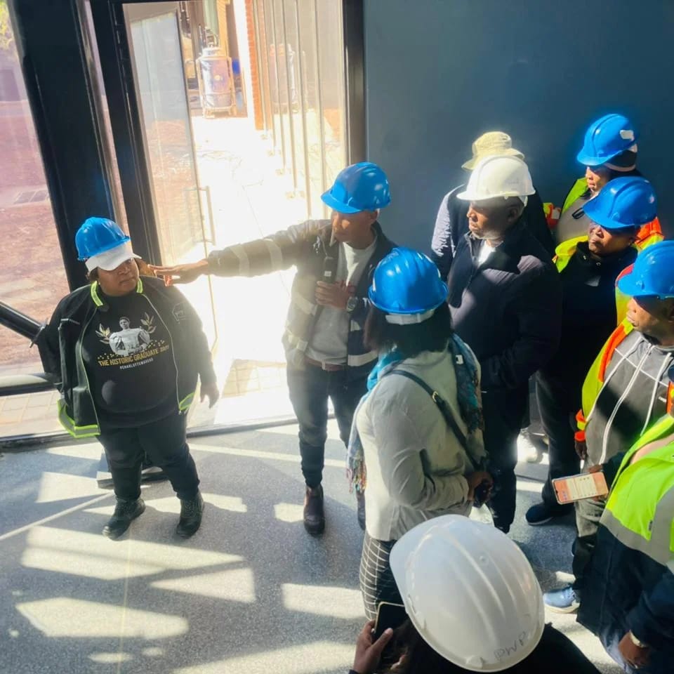 Eunice_Mgcina's tweet image. Construction on the fire station began in. May 2021and it will include an admin block, ablution facilities, a swimming pool for training, a gym, a laundry station for the fire fighters&apos; uniform and a truck washing bay. @JDA_joburg
@RegionF_Joburg #JoburgCares #JoburgAtWork