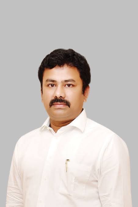 GadipalliRao's tweet image. Vizag North YCP Incharge #KKRaju గారు @JanaSenaParty లో జాయిన్ అయ్యే ఆలోచనలో ఉన్నట్లు విశ్వసనీయ వర్గాల ఊహగానం‌.,?!!?