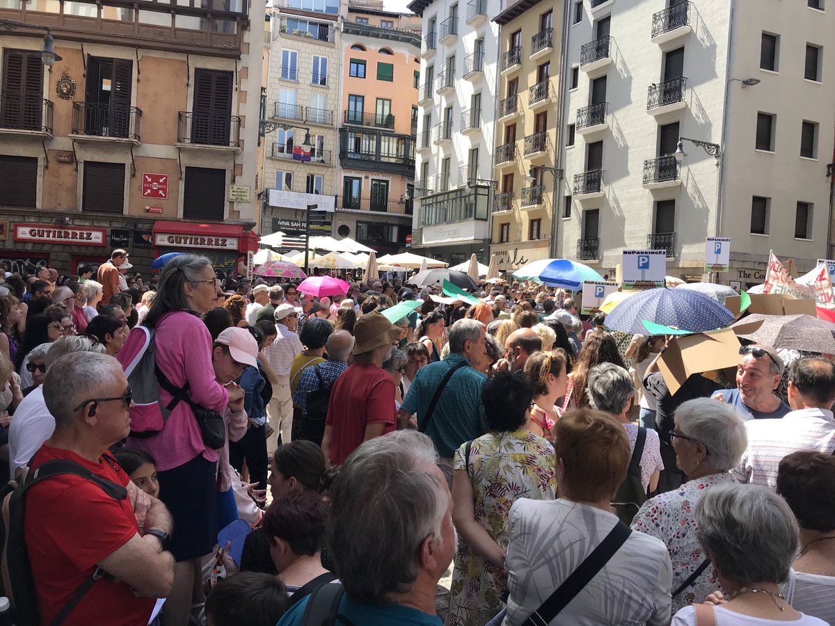 ⁦<a href="/Pamplona_ayto/">Ayuntamiento de Pamplona</a>⁩ Escucha a los vecinos del II Ensanche: no tenemos nada, ni Civibox, ni Biblioteca, ni cines… también nos quitáis los árboles? #UPN #psoe #Pamplona #Navarra #EHBildu