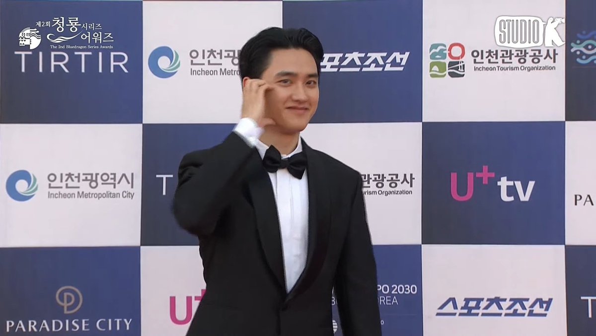 EXOLAceTeamPH's tweet photo. #DOHKYUNGSOO at The 2nd Blue Dragon Series Awards Red Carpet. https://t.co/obdweJVuwt