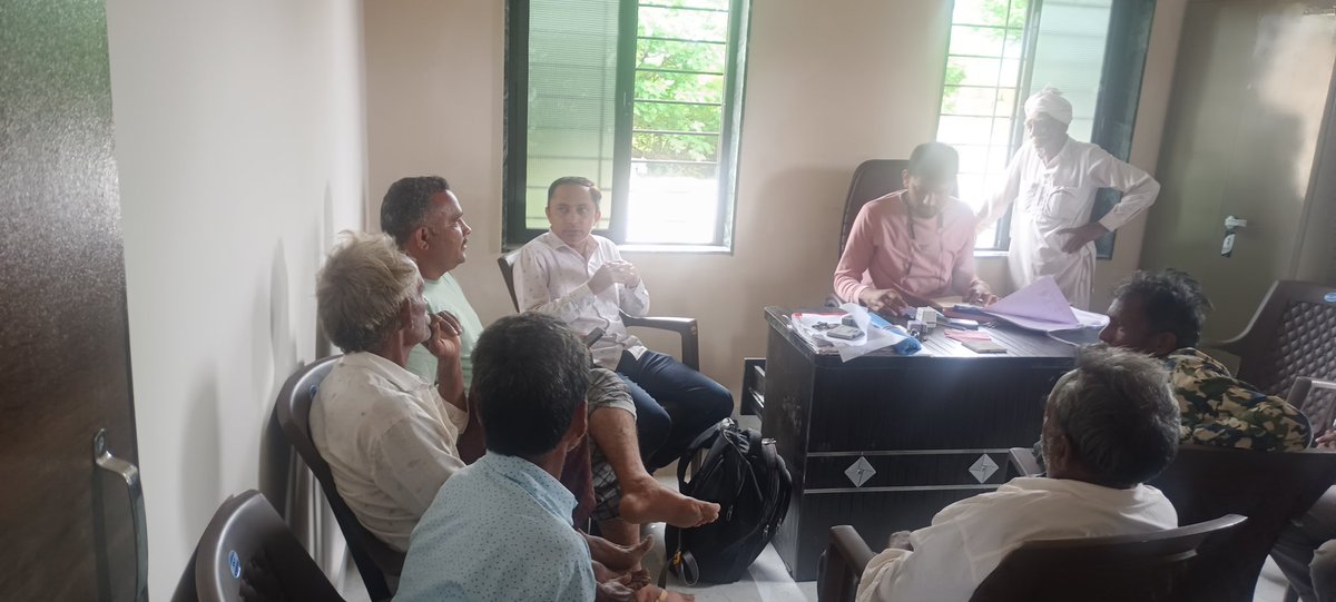 આજ રોજ તા. ૧૯. ૦૭. ૨૩ ના ગ્રામ પંચાયત, ચાંચકવડ તથા ગુંદાળા ખાતે મહેસુલ તલાટી તથા પંચાયત મંત્રી દ્વારા આગામી વરસાદ આગાહી બાબત સરપંચ, ઉપસરપંચ અને ગામ લોકોને નદી પટમાં અવાર જવર ન કરવા સૂચના આપી.
<a href="/MamlatdarUna/">Mamlatdar Una</a>
<a href="/collectorgirsom/">Collector Gir Somnath</a>
<a href="/gir_rac/">RAC Gir Somnath</a>
<a href="/sdmuna123/">SDM & ER0 93 UNA</a>
<a href="/ArtSomnath/">Revenue Talati Gir Somnath</a>
<a href="/GujaratTalati/">(ART) Association of Revenue Talati Gujarat State</a>