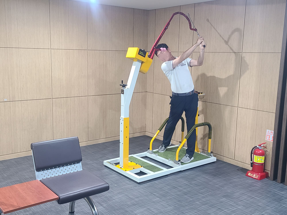 Proswing_Inc's tweet image. 평택 동문굿모닝힐4단지 입주민들의 골프연습장에 #퍼펙트스윙머신 설치하여 혼자서도 자세와 궤도를 연습 할수 있게 하였습니다.
proswing.kr
고객센터: 1899-6637
#골프스윙머신 전문제조 (주)프로스윙
#골프스윙연습장비 #골프자세연습기구 #골프궤도연습기구 #골프스윙레슨기계