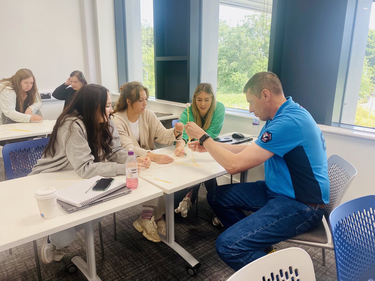 Never tire of the spaghetti challenge 😂 @uniofglos CMDA students in action!