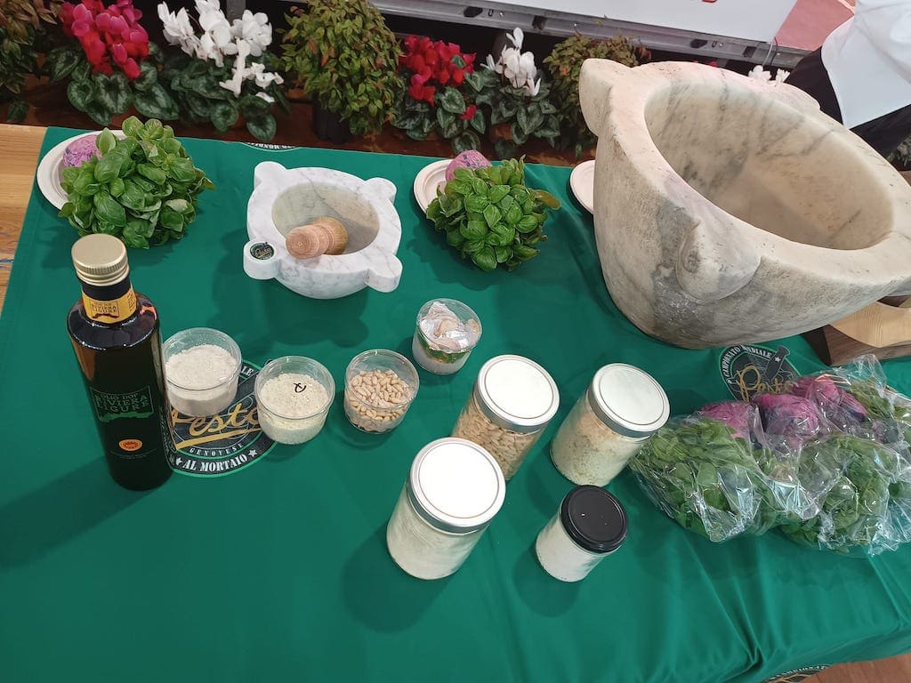 E' quasi ora di pranzo 😋

Che ne dici se ci facciamo insieme a Fabiana un tour di gusto tra i piatti tipici liguri?

Scopri le bontà della Liguria e le località imperdibili 🔽
viaggioanimamente.it/piatti-tipici-…

...buon appetito!

#consorziofocacciadirecco