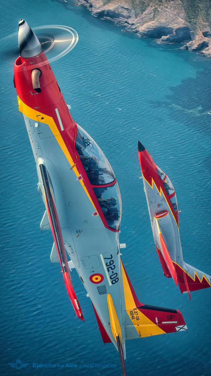 Aviadores‼️

Hoy, miércoles, os traemos un nuevo #wallpaper para vuestro móvil 📱

¿Qué os parecen los nuevos <a href="/PilatusAircraft/">Pilatus Aircraft Ltd</a> PC-21 del <a href="/EjercitoAire/">Ejército del Aire y del Espacio</a>? 🙂

#wallpaperwednesday #wallpaperwednesdays