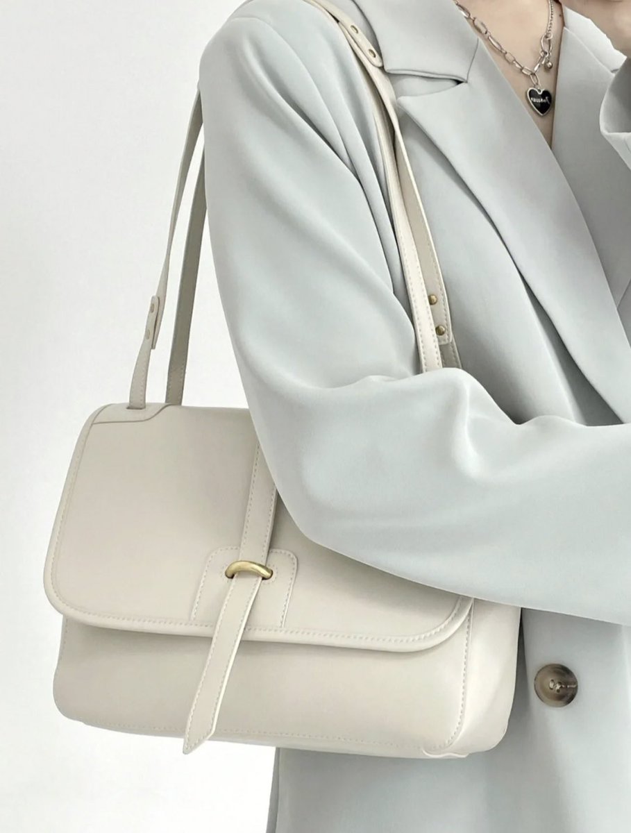 cherrypop012's tweet image. เจอสักที;-; กระเป๋าจุของที่ดูดีมีสไตล์มาก เรียบหรูดูแพง ใส่ ipad / macbook ได้หมด แถมมีที่เหลือให้ใส่ของได้อีกเยอะ ที่สำคัญสะพายได้ 5 แบบ จุใจเว่อ ตอนนี้ sale 70% เหลือแค่หลักร้อยเอง ᐡ•͈ ·̭ •͈ᐡ🤍