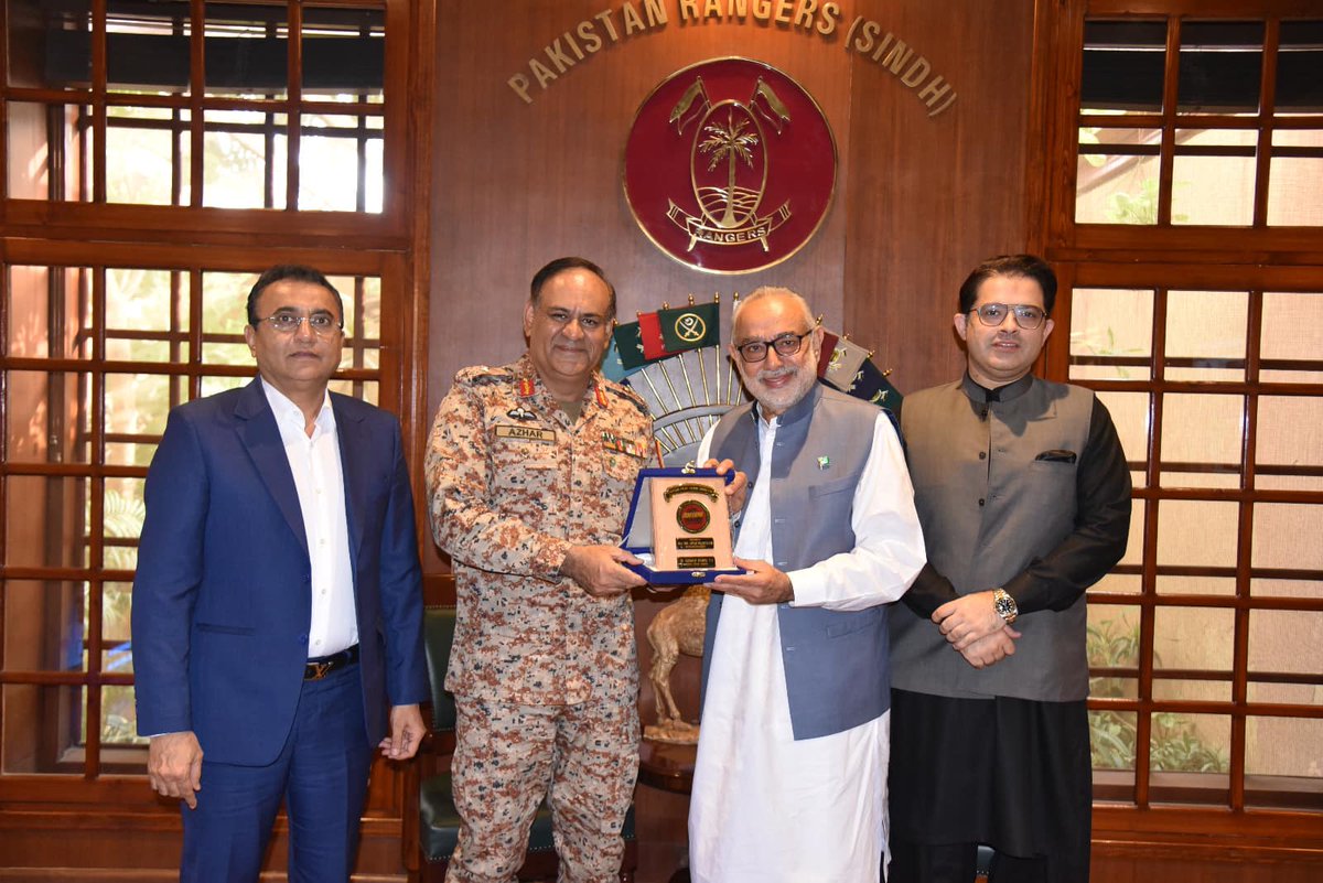 CPLCSindh's tweet photo. Chief CPLC Sindh Mr. Zubair Habib(T.I) along with Mr. Akhtar Younus, Chief CPLC Korangi Zone, and Mr. Humza Y. Tabani called on the DG Pakistan Rangers (Sindh), Major-General Azhar Waqas (HI) M.
#CPLCSindh #ChiefCPLC #DGRangers #PakistanRangers #Rangers https://t.co/oBPcakCoeq