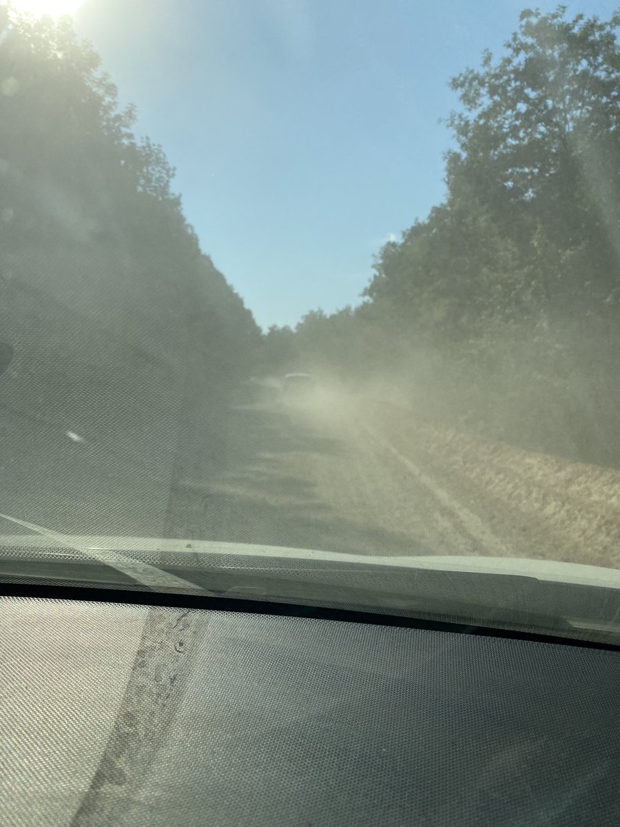 EdanurKerimoglu's tweet photo. @DemirkoyG Şu yolları sezon açılmadan yapsanız ya da bir yol bitmeden diğerini kapatmasanız mesela. İnsanların canıyla oynuyorsunuz haftasonu İğneada demirköy yolunda 2 takla atan araç vardı? Bu hizmetle mi övünüyorsunuz ? https://t.co/OXa0pYzAjA