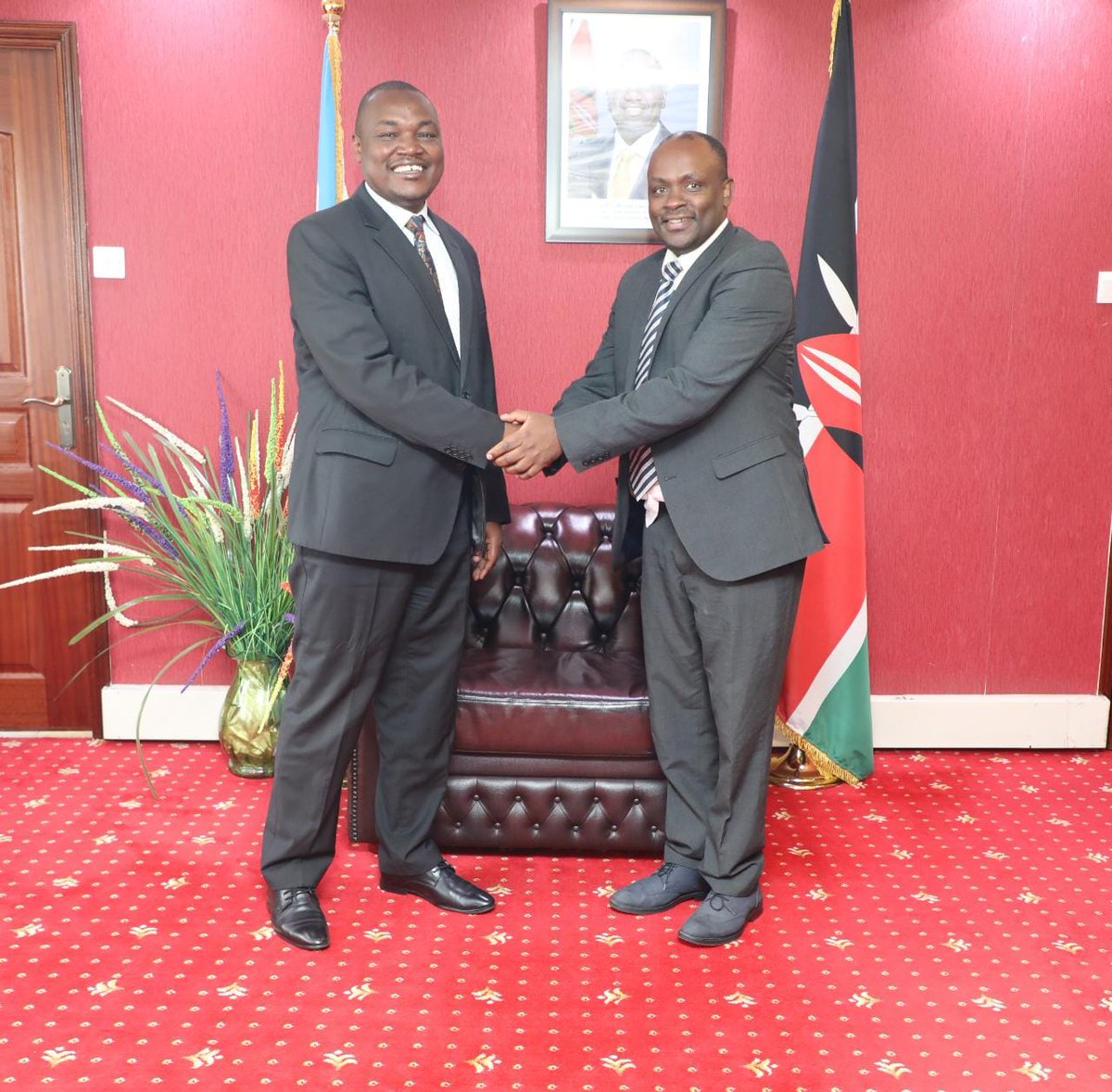 InfoKfcb's tweet photo. @InfoKfcb today, 19th July 2023, hosted Dr. Tony Omwansa, CEO, @KENIAupdates, when he paid a courtesy call on the Board's Ag. CEO, @wamalwajl. @tomwansa
@NellyMuluka @lawrencekitema
@marcosMasiga @mbui_paul 
1/6 https://t.co/jxbNnN5rfg