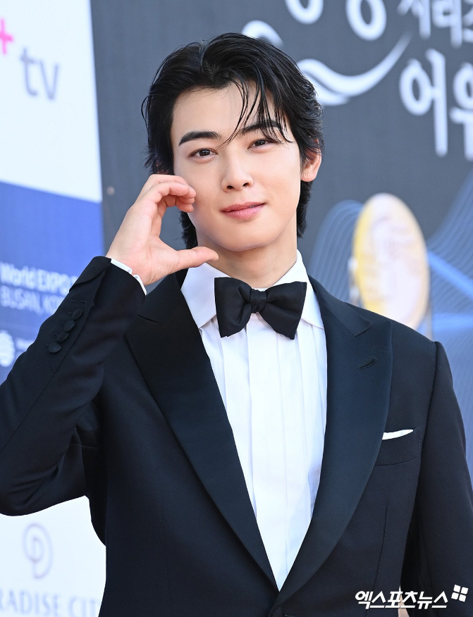 handsome cha eun woo suit