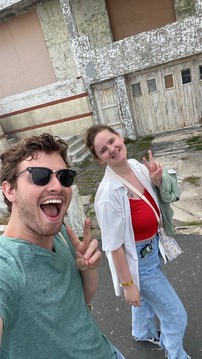 paulovesdeanw's tweet photo. petite journée à la plage🏝️⛱️le temps n’est pas idéal .. mais on profite quand même !! on vous embrasse tendrement 😘😘🩷🩷🩷😍😍🤭🤭 #bises https://t.co/uXnfxuZHgp