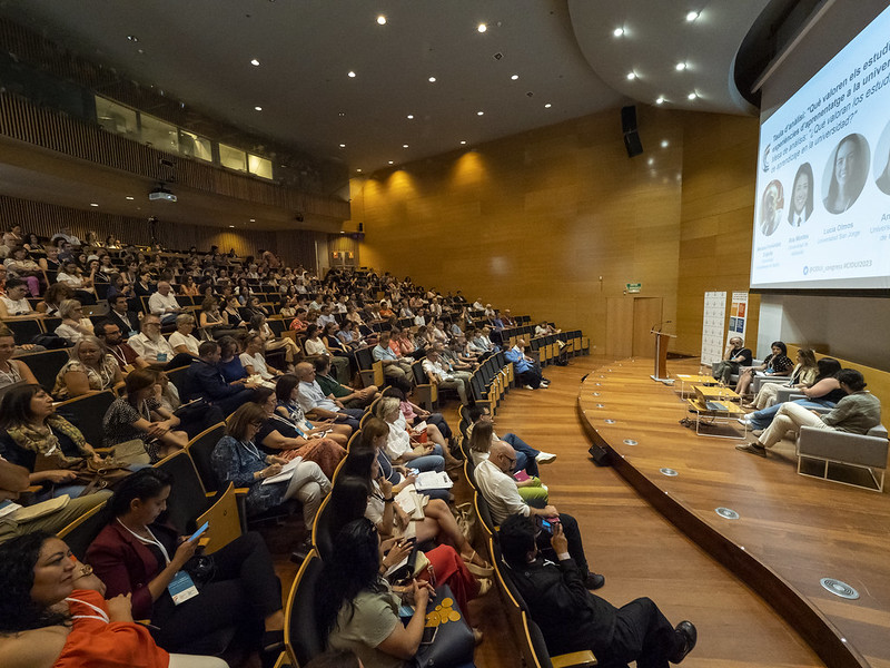 CIDUI_congress's tweet photo. 📢Ja has vist les imatges del #CIDUI2023?
Pots veure tot el viscut aquí!
👇
📸https://t.co/iW2ukh9rio https://t.co/PSWg9Nnzwi