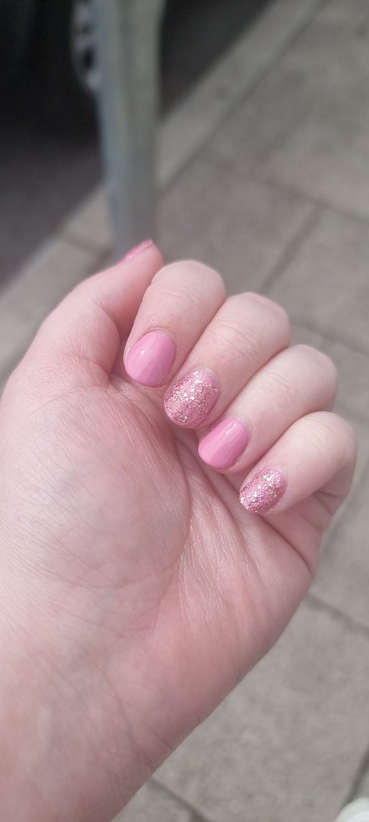 1st day of leave for my holiday (early hours of tomorrow), so treating myself to a manicure and friends have given the theme of "Barbie" so chose 2 pinks- 1 sparkly.
Will have them alternating.

Then finish off the errands including &amp; do the last pack. 
✅️checked in