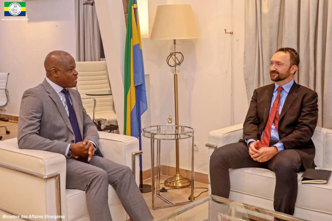 ChrisDennysUK's tweet photo. En prélude aux célébrations du premier anniversaire de l'adhésion du Gabon 🇬🇦 au #Commonwealth la semaine prochaine, j'ai eu l'occasion d’échanger avec Son Excellence M. le Ministre Immongault, au sujet de la collaboration 🇬🇧 🇬🇦. 

@UKinGabon 
@2063_agenda 
@DiplomatieGabon https://t.co/WbkcNwXKp4
