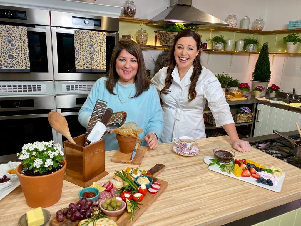 BallyknockenHCS's tweet photo. We are so excited to say that “Baking at Ballyknocken” is premiering on @RecipeDotTV in the USA currently! 🇺🇸

Special thanks to everyone at @WicklowNatural1 &amp; wonderful Emmy award winning producer  @LisaReneeR ! 

#baking #ballyknocken #wicklow #irishcountryside #irishbaking https://t.co/1IiNz62fLk