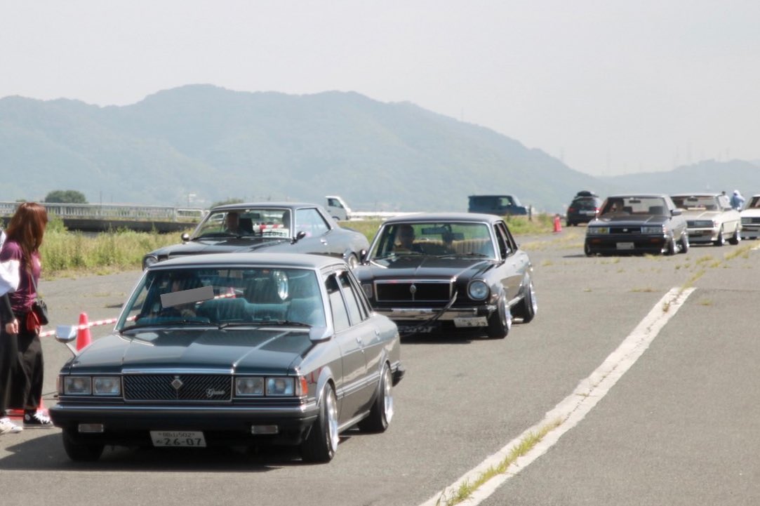 イベント搬入時のクルマの列大好き