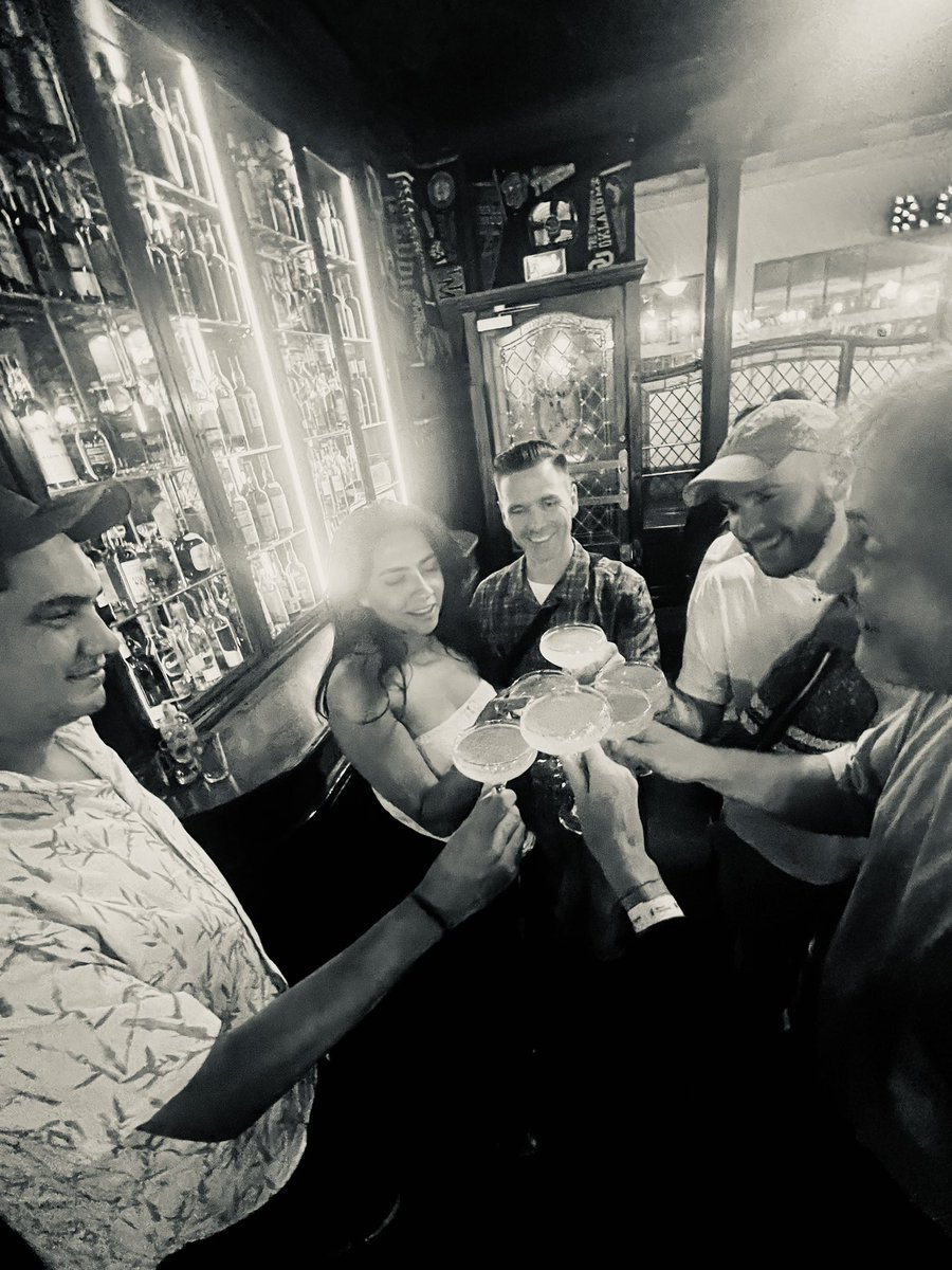 Midnight in Paris at Harry’s Bar with some of my favorites. 🥂🕯️🕰️

<a href="/nftbutton/">Button</a> <a href="/alexfrih/">alexfrih</a> <a href="/nmmparis/">Brede | No More Mondays</a> 🫂