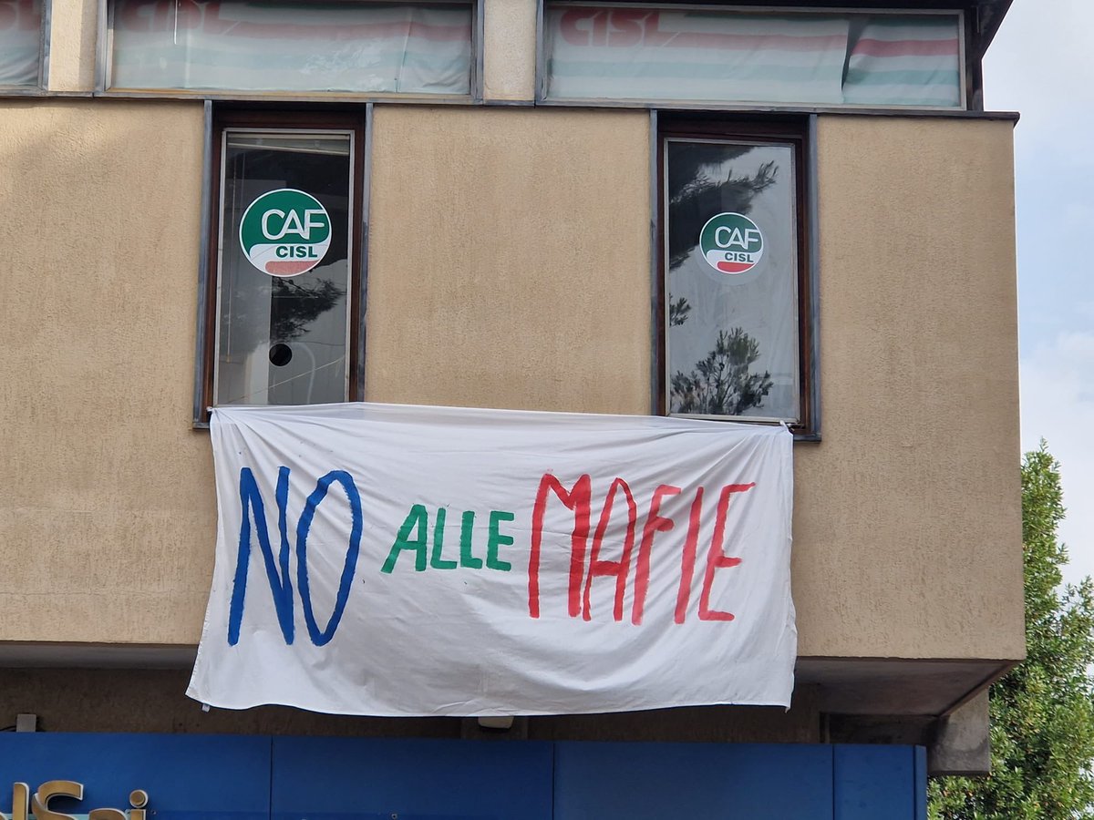 CislLiguria's tweet photo. 19 luglio, Anniversario della strage di Via d’Amelio. Il messaggio con lo striscione nelle sedi di Cisl Imperia e Caf Imperia @ImperiaCisl @CislNazionale @APistocco @CafCisl https://t.co/FgYENZfTey