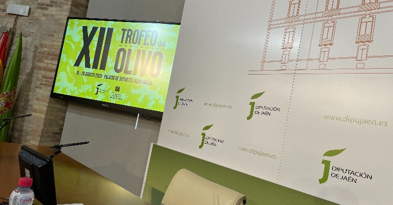 JaenFS's tweet photo. ⚽️ Jaén será la capital del fútbol sala mundial

🎙️ Esta mañana tuvo lugar la presentación oficial del XII Trofeo del Olivo

💛 El acto ha contado con la presencia de @pacoreyesm, presidente de la Diputación de Jaén, @germanJPIFS y @pablotaborda86

#SomosJaén💛