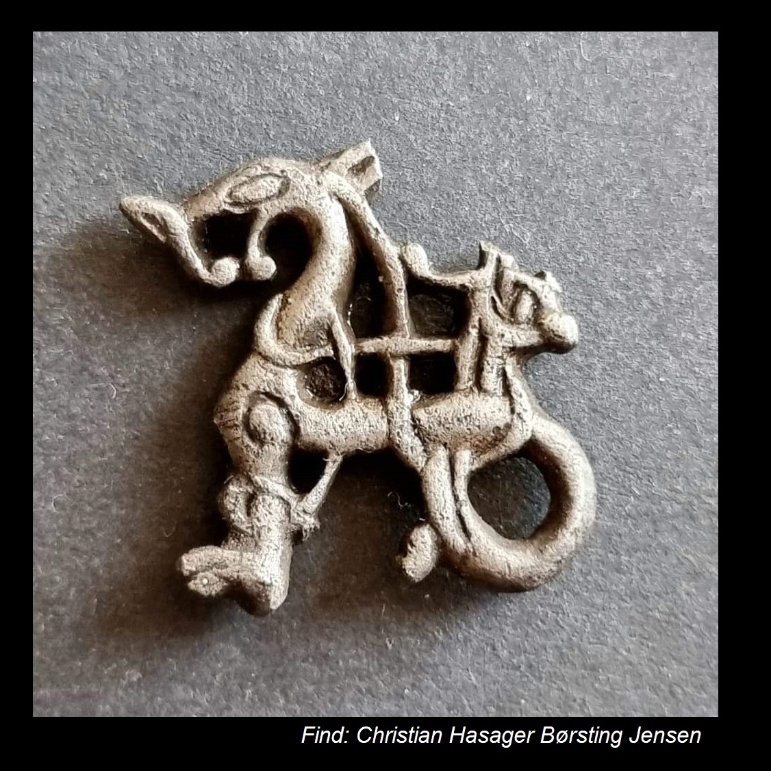 The Urnes style! by some considered the pinnacle of interlacing north European ornaments. The piece was recently found in Denmark by Christian Hasager Børsting Jensen
#nordicanimism #viking #animism #archeology #nordicart