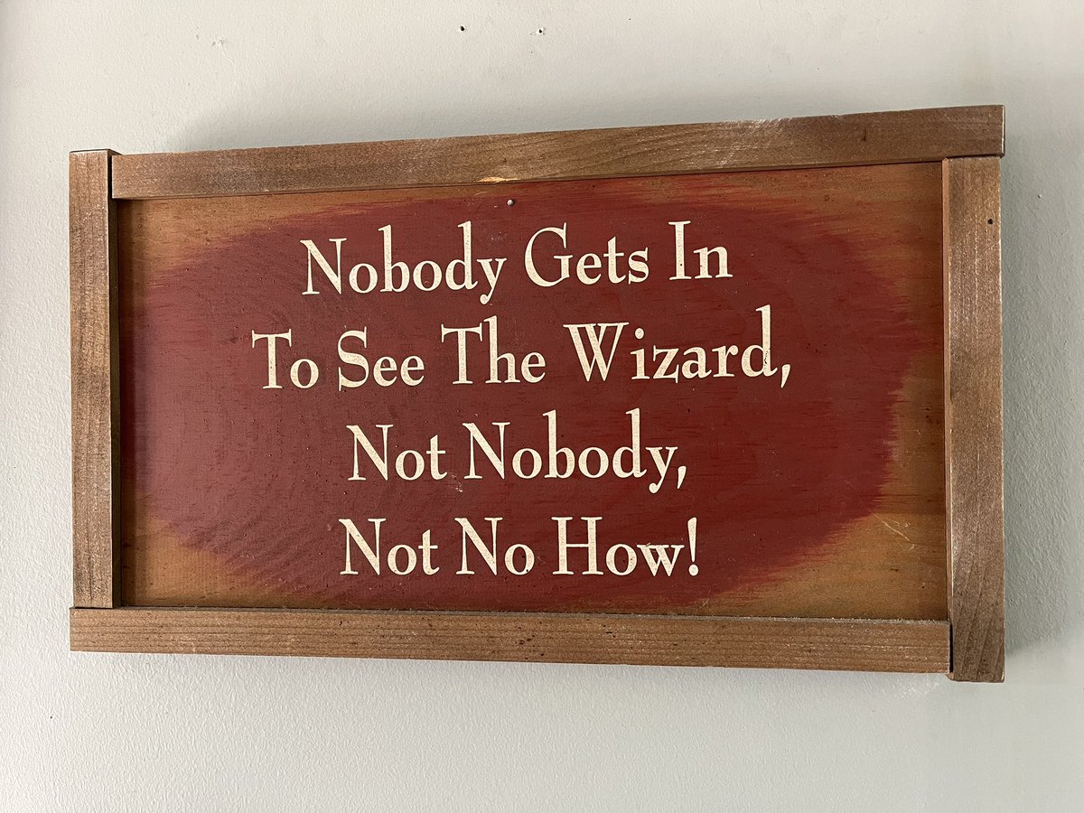 StoiaLu's tweet photo. Off to see the wizard? Make it a great Wednesday somewhere over the rainbow. #Wednesday #OperationExplore https://t.co/sbV2CbbXO6