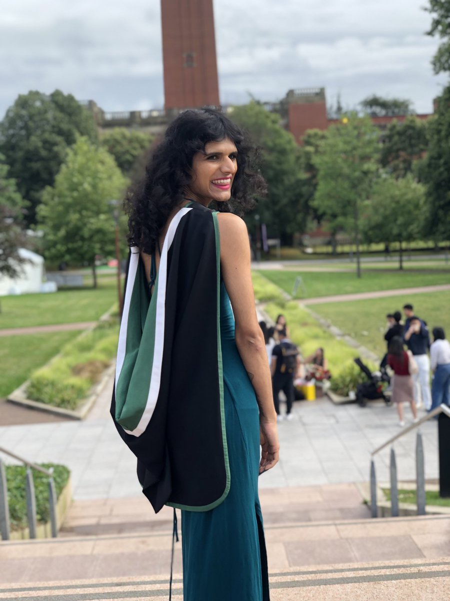 forestfeyry's tweet photo. oh baby you should see me in a masters gown https://t.co/IiQm16SOeS