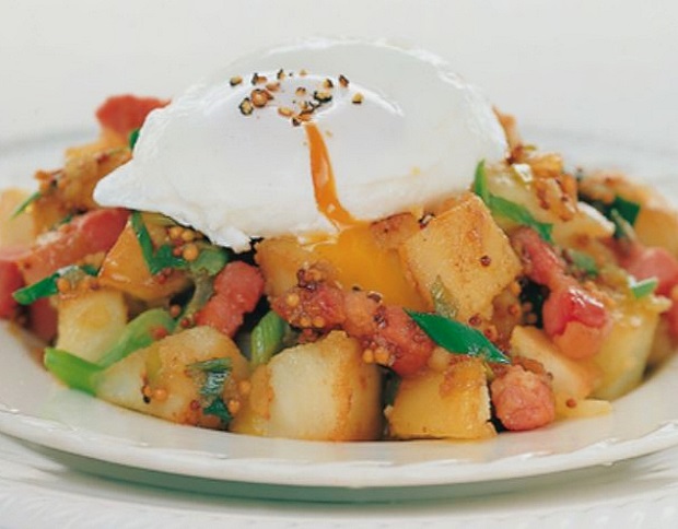 unpodiblu's tweet photo. Poached egg with sautéed bacon, potato, onion and scallion 😋
#recipe https://t.co/GJmJfjAue2 https://t.co/VivLC0UCmV