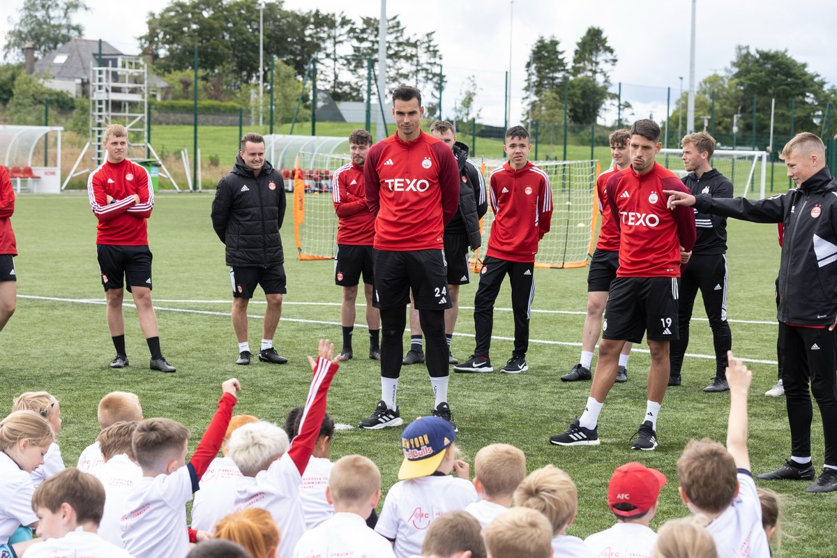 AFCCT's tweet photo. π Week Two of #AFCCTSummerCoaching is underway at Cormack Park!
π€ We would like to say a huge thank you to Kelle Roos, Ester Sokler and Connor Barron who came along yesterday.
π΄βͺοΈ The Trio took part in a Q&A and signed T-shirts! https://t.co/EYO1MdlQcb