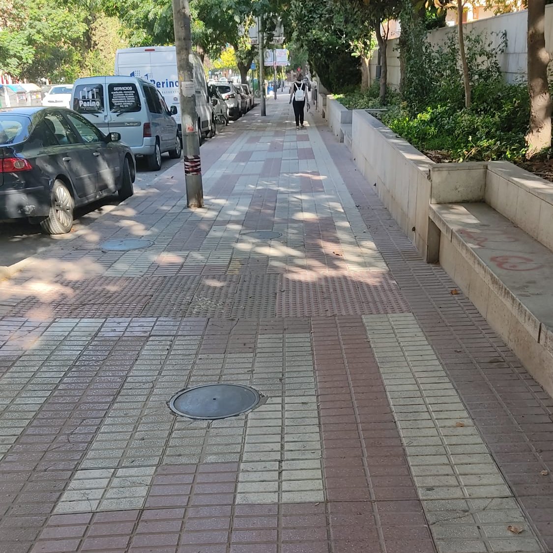 Granada_Limpia's tweet image. 😊 ¡Buenas tardes! Os mostramos el 𝒕𝒓𝒂𝒃𝒂𝒋𝒐 𝒅𝒊𝒂𝒓𝒊𝒐 de #Inagra

💥 Se atiende con barredora de calzada en  carretera de Málaga y plaza del Teatro

#GranadaLimpia #GranadaBonita #barredora #peones #soplahojas @aytogr @AnaSRequena @PreZero_ES