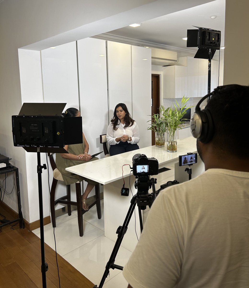 shaay_97's tweet photo. Did my 1st interview shoot for @ZapmailHQ 😅 today.
It was scary, but it felt good to talk about Zapmail and get it done ✅.
#zapmail https://t.co/kROLuLEvNj