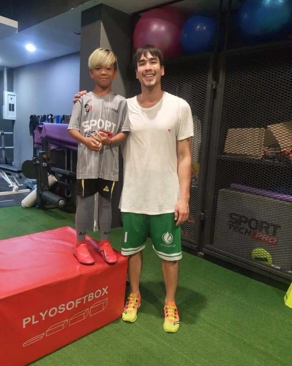 beauamis1's tweet photo. น้องโตเป็นหนุ่มแล้ว พี่แบร์ก็ยิ่งหล่อขึ้นทุกๆวันค่ะ 🧸⚽️🏀⛳️🥊✅🇹🇭 #sporttechproth #newsporttechpro
cr.@cookkie_yoke
—การเปลี่ยนแปลง❤️💪🏻
ในวันที่หม่นๆเราก็จะมีเรื่องที่ยิ้มได้ ผ่านไป2ปี ชิก็โตขึ้นน้า ปล.พี่แบร์หล่อมากหล่อจนแม่นั่งหันหลังให้เลย เขินที่สุด😄😁
achi_pfa
#ณเดชน์ https://t.co/d4x7ub0jhr