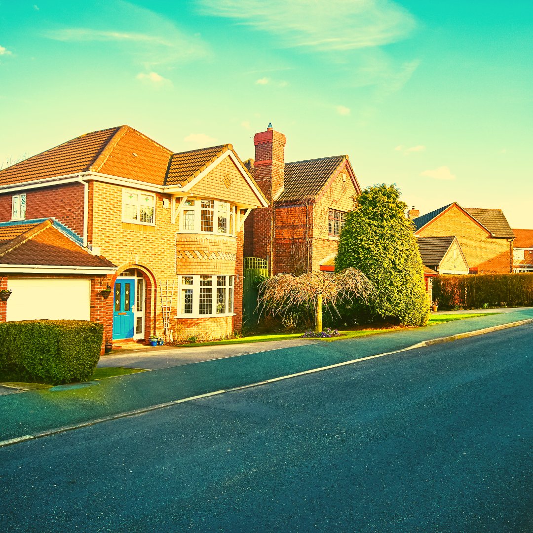 Merciainsurance's tweet image. Is #insurance on your #university to-do list?

Your landlord will cover the building, but your possessions are not protected, so add them onto a parents' or guardians' home insurance! 

If this isn't possible, you can investigate #homecontents or #tenantsinsurance.