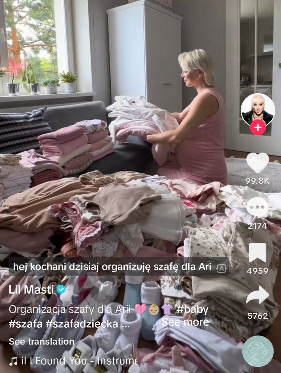 wyr0cznia's tweet photo. to dziecko juz ma wiecej rzeczy niz ja a jeszcze go nie ma na świecie https://t.co/F9HVXv4EeD