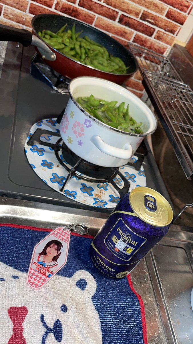 ri40charvel20vo's tweet image. パープルハマりました
枝豆の季節🫛
手前が地元農家作、奥が湯上り娘
どちらも水少なめで塩茹でします
パープルボディのビールと共に食べ比べ
アグレッシブインラインのムービー見ながら
#古澤愛
#アグレッシブインラインスケート
#枝豆
#MESMER