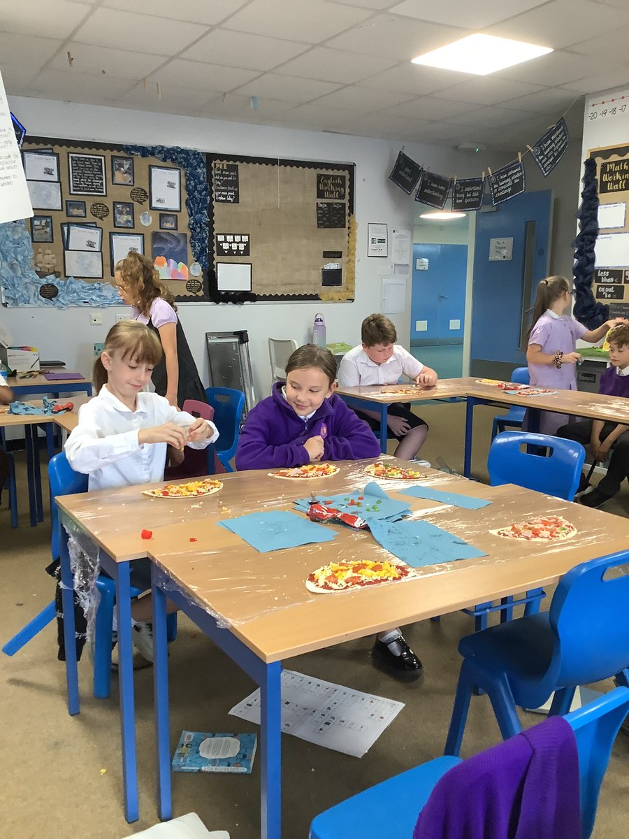 MissKaursclass's tweet photo. For DT week, Turquoise have been learning about Italian dishes! We focused on pizzas and even had the opportunity to make some ‘healthy’ pizzas! We can’t wait for the taste test this afternoon.. 🍕🍽️ @PrimaryElaine @IPAT_Edu https://t.co/oj8mn92bRR