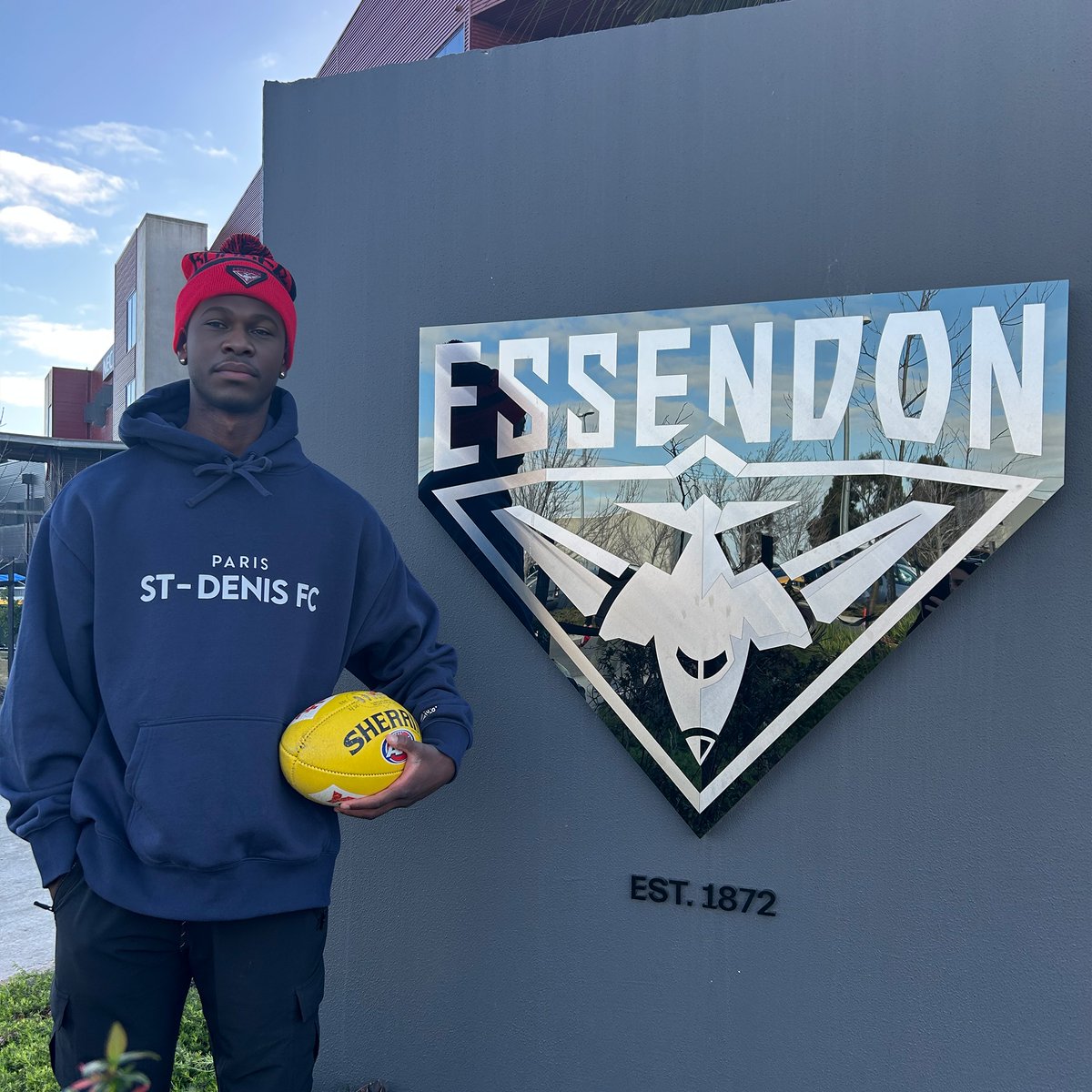ParisStDenis's tweet photo. ⚽🏈Florian Grava, Hugo Muller, and Eneko Soto hanging out with Essendon Australian Rules Football legend @McTipungwuti43 during our trip to Australia this week. If @McTipungwuti43 wants to switch codes, we'll sign him up🙌

#ForThePeople #ParisStDenis #OneFutureFootball https://t.co/apyAywLBti