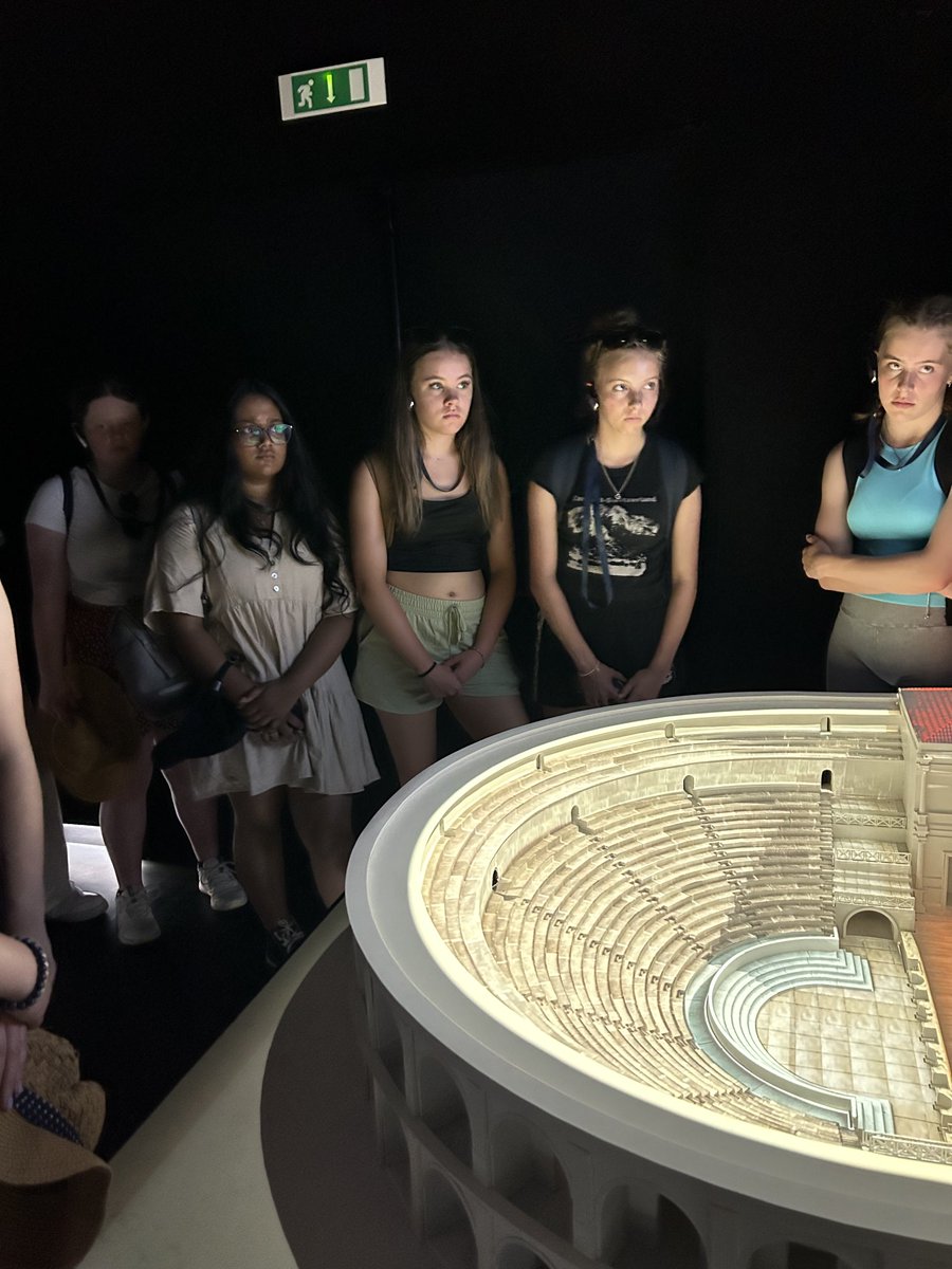 RHS Classics tweet media