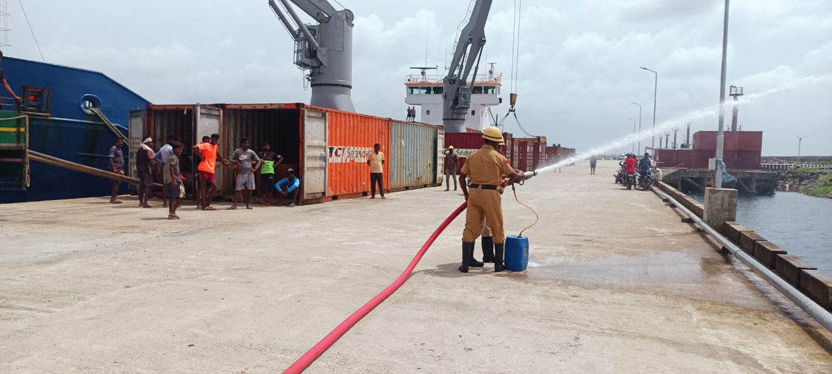 FireService_ANP's tweet photo. An Oil spill Scenario was simulated at HutBay jetty where various petroleum products are unloaded. #FireFighters of #FSHutBay and #PSHutbay practiced how to mitigate such Disaster by adopting Emergency Response Procedures. https://t.co/hnDawROu0W