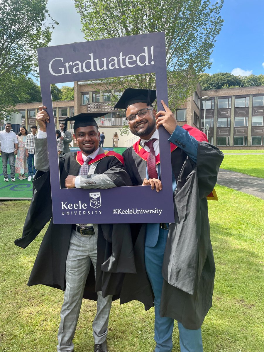 KeeleUniversity's tweet photo. 🎓🎉 Congratulations to the Class of 2023! 🎉🎓

Your hard work and dedication has paid off, and now you're officially graduates! 🌟📚🎓 https://t.co/Kw82JwkwGQ