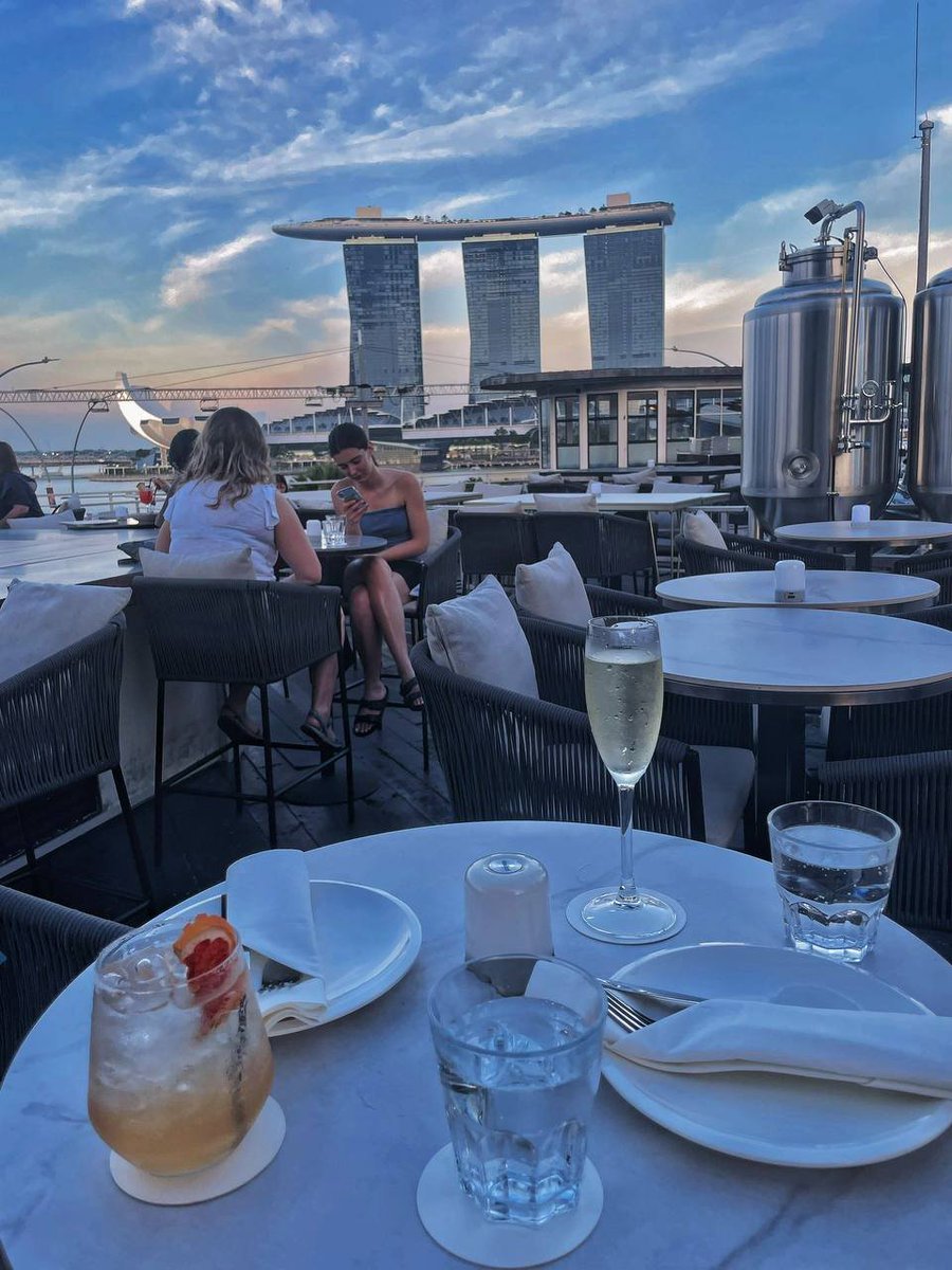 allen3717's tweet photo. #Cingapura
#PuncoPicotinRooftopBar&amp;Restaurante||PicotinCasadoBarcoUmbarrestaurantde altaltitudquepode sentar e observar a visão noturnade360grausdeMarinaBay🍴É adequado vir aqui para soprar um pouco deventoeconversarEndereço: 3 FullertonRoad03-01 Waterboat House, Singapore 049215 https://t.co/eFqEfcH5GE