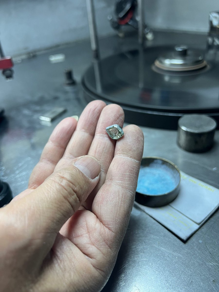 💡 Did you know? The process of cutting and polishing a rough diamond into a beautiful gem can involve up to 20 different steps, each requiring precision and skill. #DiamondCutting #Artistry
