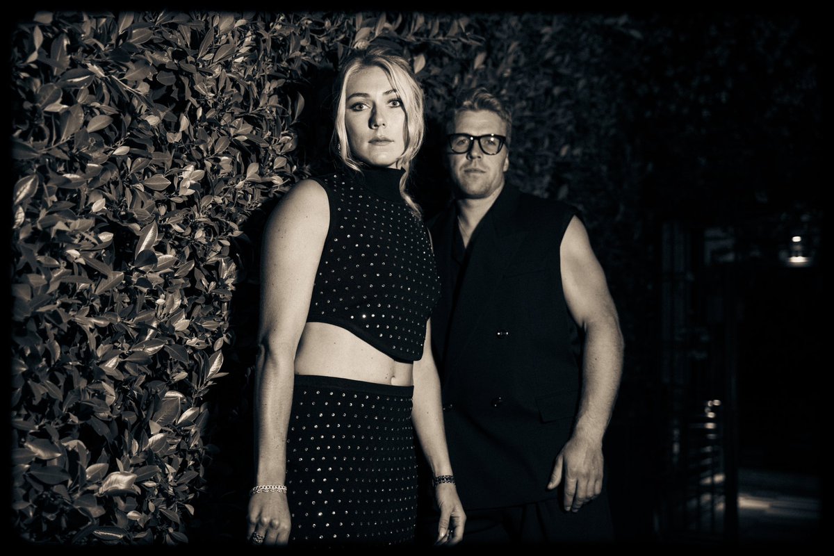 fisalpine's tweet image. Can we be a little glamorous 💃🏻🕺🏻with the couple Shiffrin-Kilde, fresh from the #ESPY?

Let&apos;s take this opportunity once again to congratulate @MikaelaShiffrin on her extraordinary award!
#fisalpine

📸 @mikedawsy