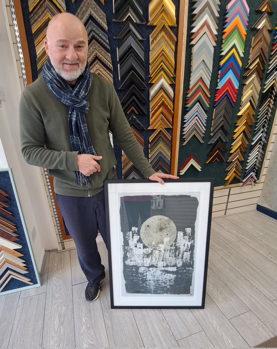 "What do artists do all day".. I'm really happy with the new prints which are now available .Please contact me for more details.

olyart.no