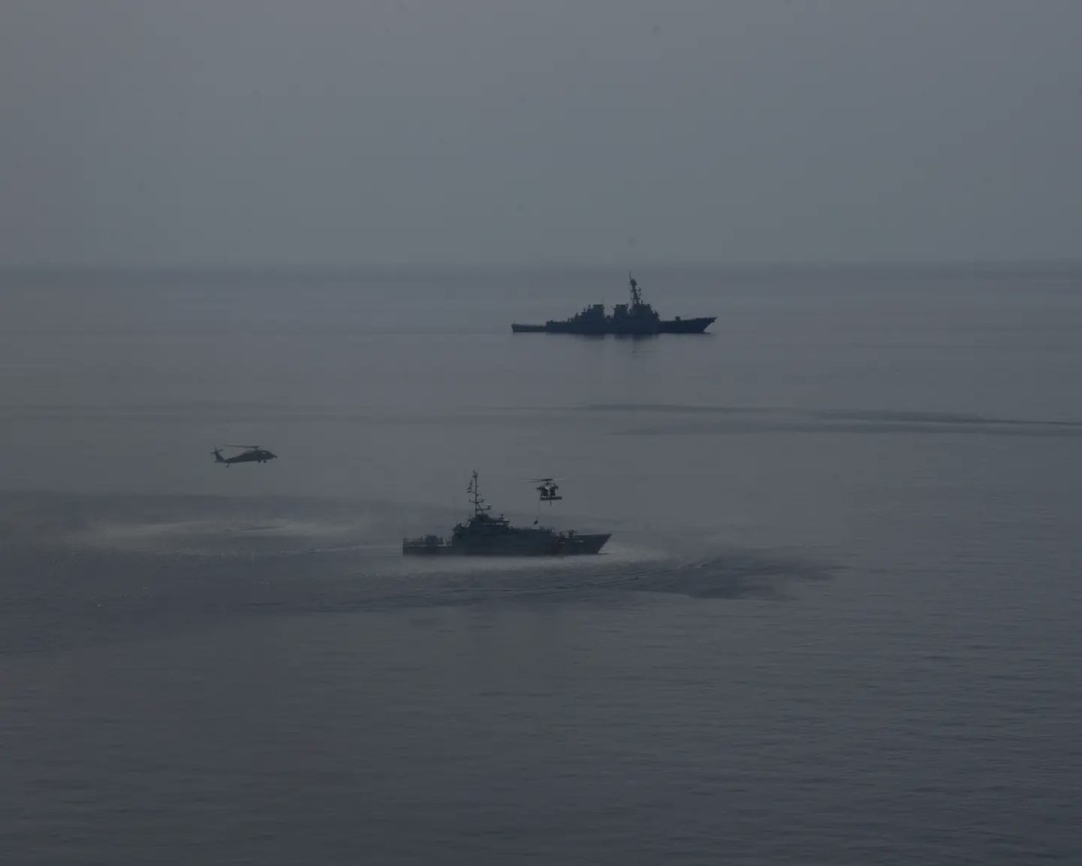 CVN78_GRFord's tweet photo. Sailors assigned to the "Tridents" of HSC-9 and Carrier Strike Group 12 conduct a simulated visit, board, search and seizure exercise with the Albanian Patrol Vessel Lissus (P 133) in the Adriatic. 🇺🇸🇦🇱
#StrongerTogether
.
.
.
.
#NATO #albania #navyphotos #Navy #USNavy #hsc9 https://t.co/vARv3DJ5ns
